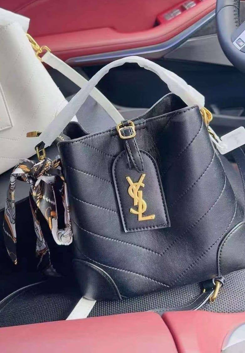 offer Coach Mollie / YSL
Size: 21.5 * 20.5  cm
80 dhs🇦🇪
with box🎁
Zain115
♥️♥️♥️