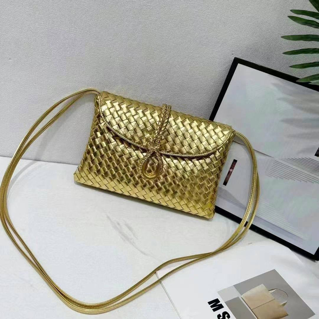 Bottega
WITH BOX 
🎁🎁🎁
95 dhs🇦🇪
Zain154
♥️♥️♥️