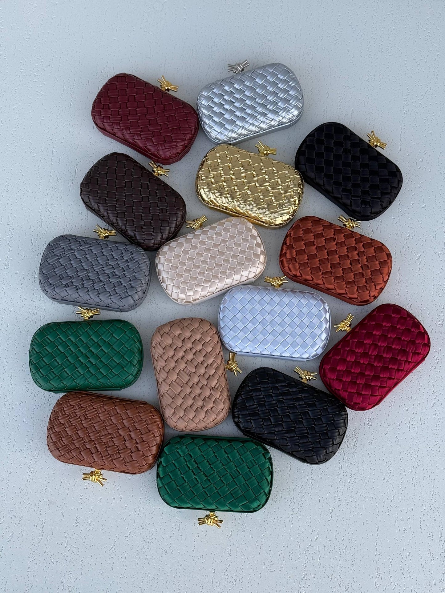 New Collection✨✨✨
BOTTEGA VENETA
20cm
340 dhs🇦🇪
Top quality 
With box
🎁🎁🎁
Zain167
♥️♥️♥️