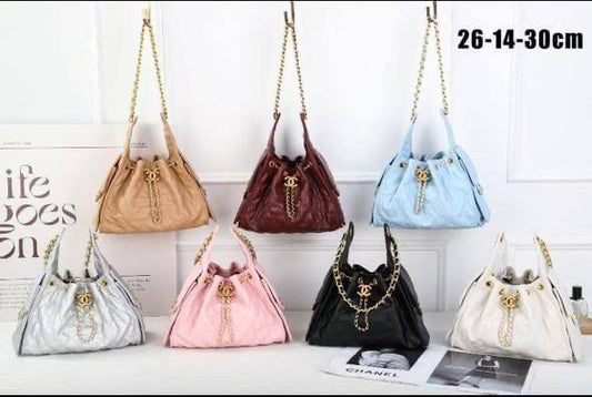 CHANEL 
Good Quality
26×14×30cm 
with box
🎁🎁🎁
130 dhs🇦🇪
Zain95
 ♥️♥️♥️