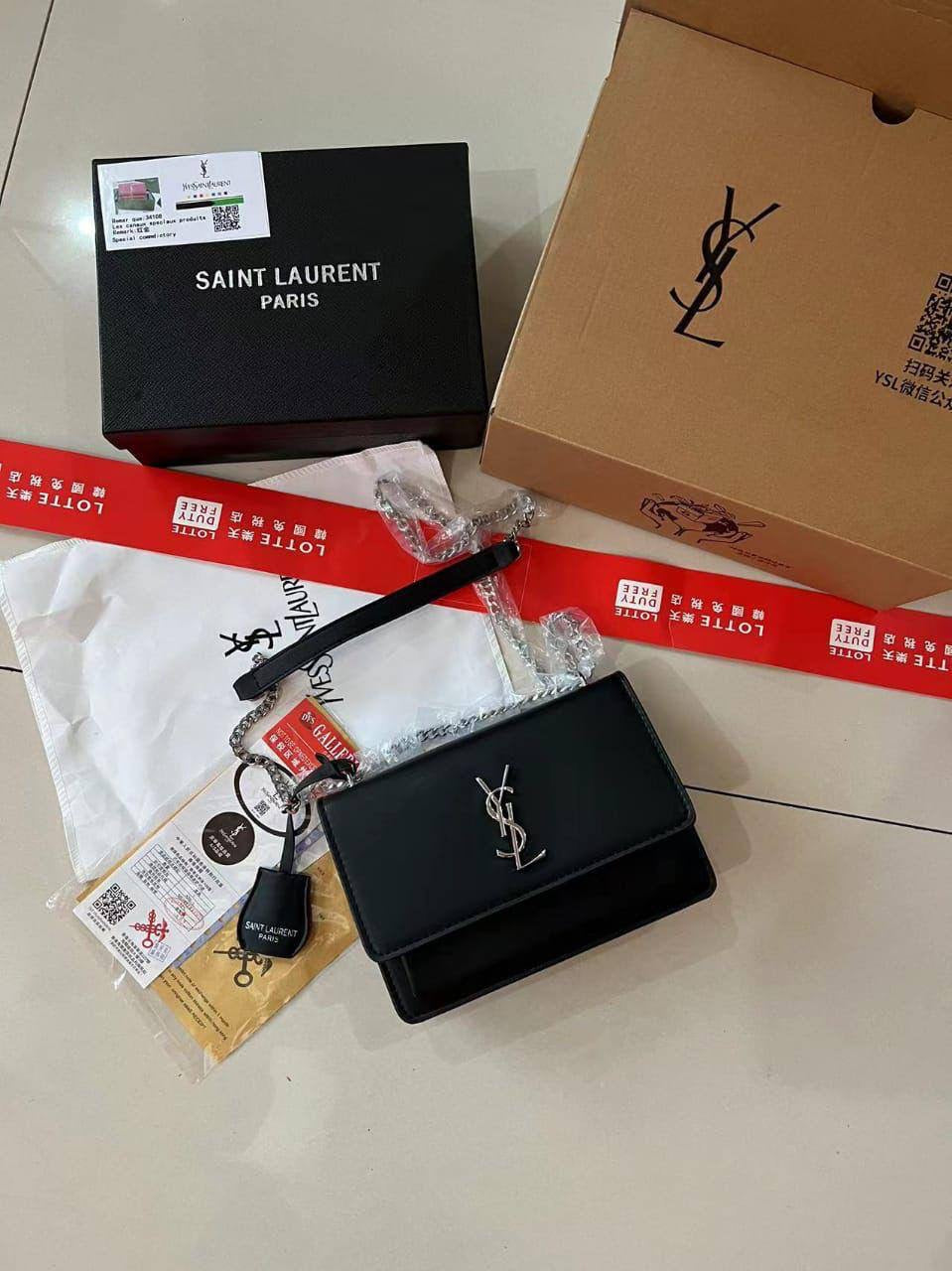 🎉 Offer 🎊  YSL Sunset 
Size : 22 * 16 cm
70 dhs🇦🇪
with box 🎁
Zain115
♥️♥️♥️