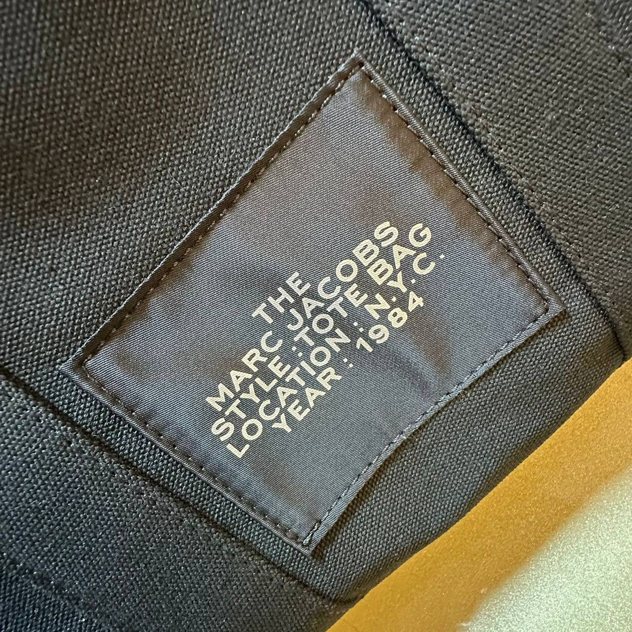 MARC JACOBS 
TOTE BAG GOOD QUALITY 
100 dhs🇦🇪
SIZE:32cm
Zain39
♥️♥️♥️