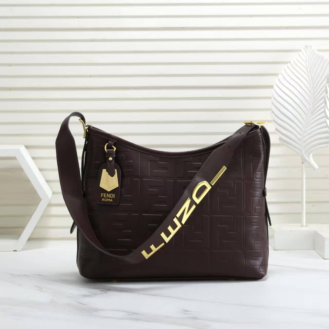 New arrived 
Fendi 
120 dhs🇦🇪
size 32cm
Zain161
♥️♥️♥️