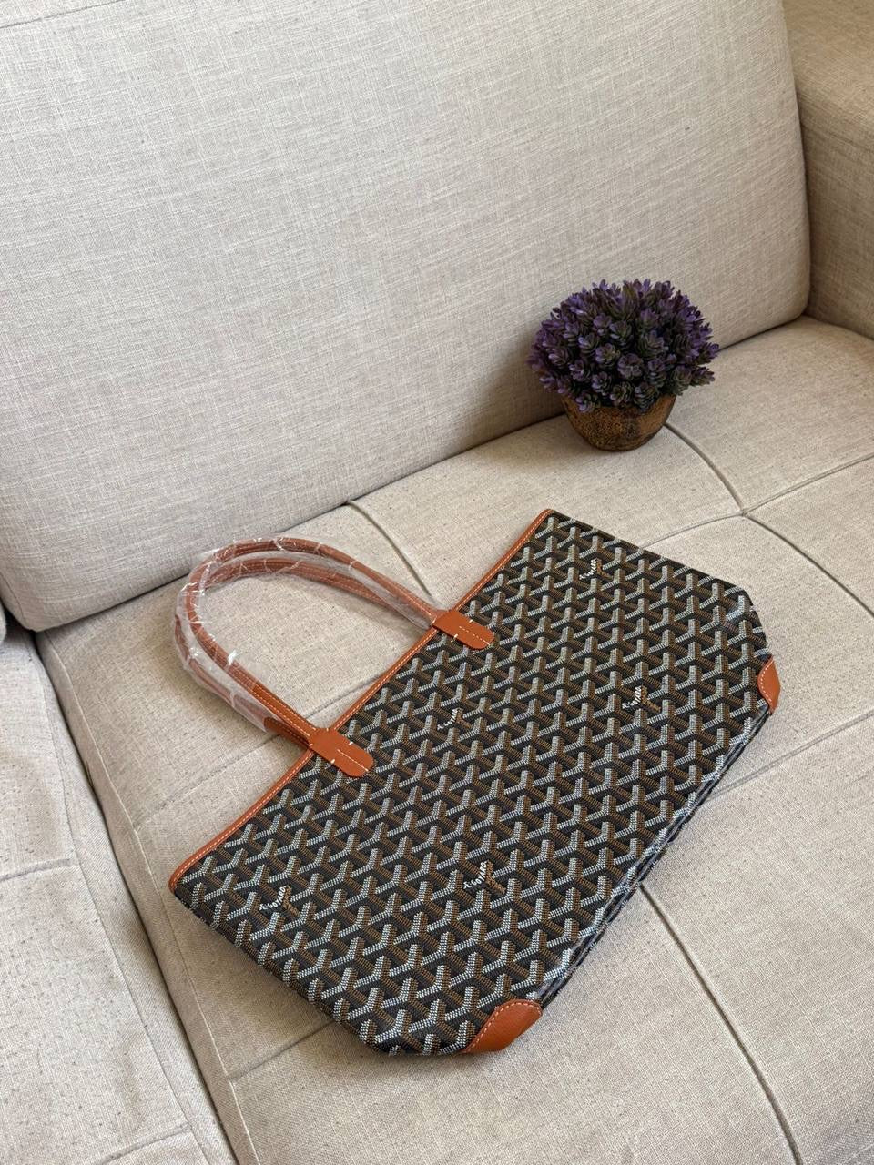 GOYARD
SUPER MASTER AAA✅
(With zipper)🫰🏻
Same Orginal 👌
For Price 👇 WTSP Text Zain 0568585901
ZainShop
♥️♥️♥️
