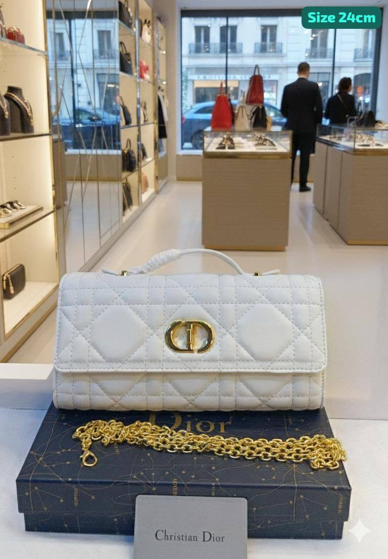 Dior
Good quality 
with box 
🎁🎁🎁
100 dhs🇦🇪
Zain186
♥️♥️♥️