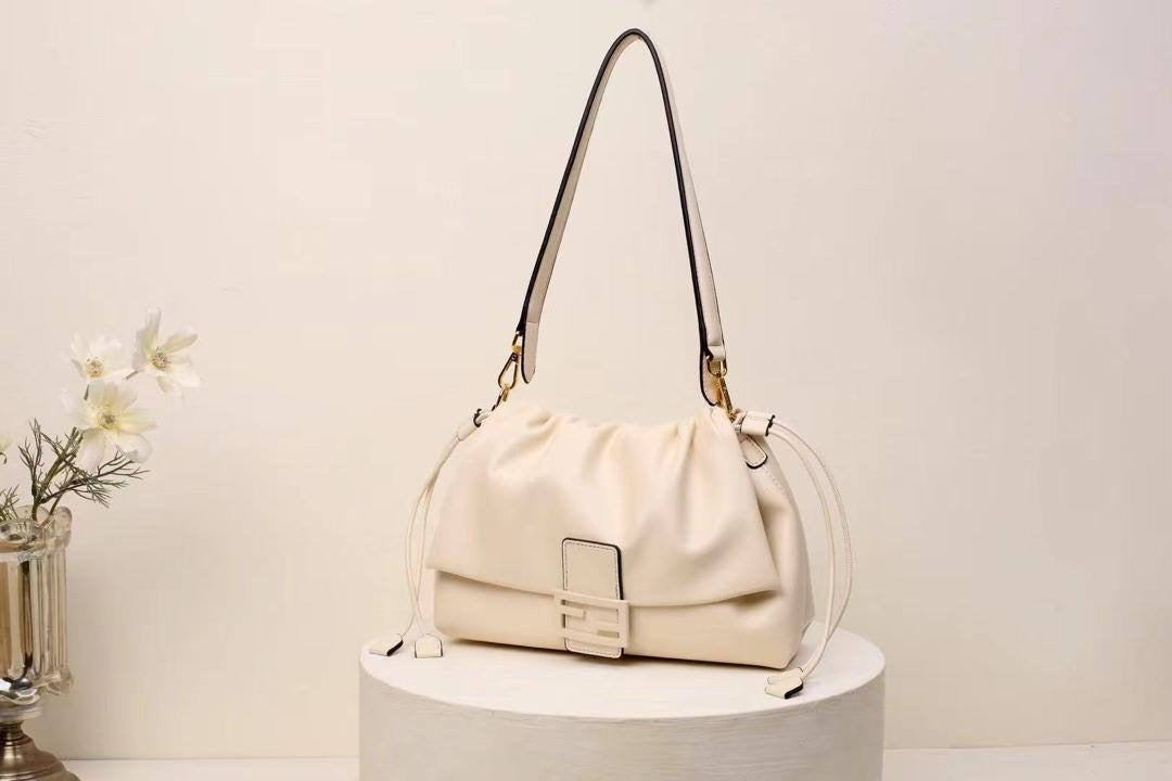 Fendi
95 dhs🇦🇪
size 30cm
Zain26
♥️♥️♥️