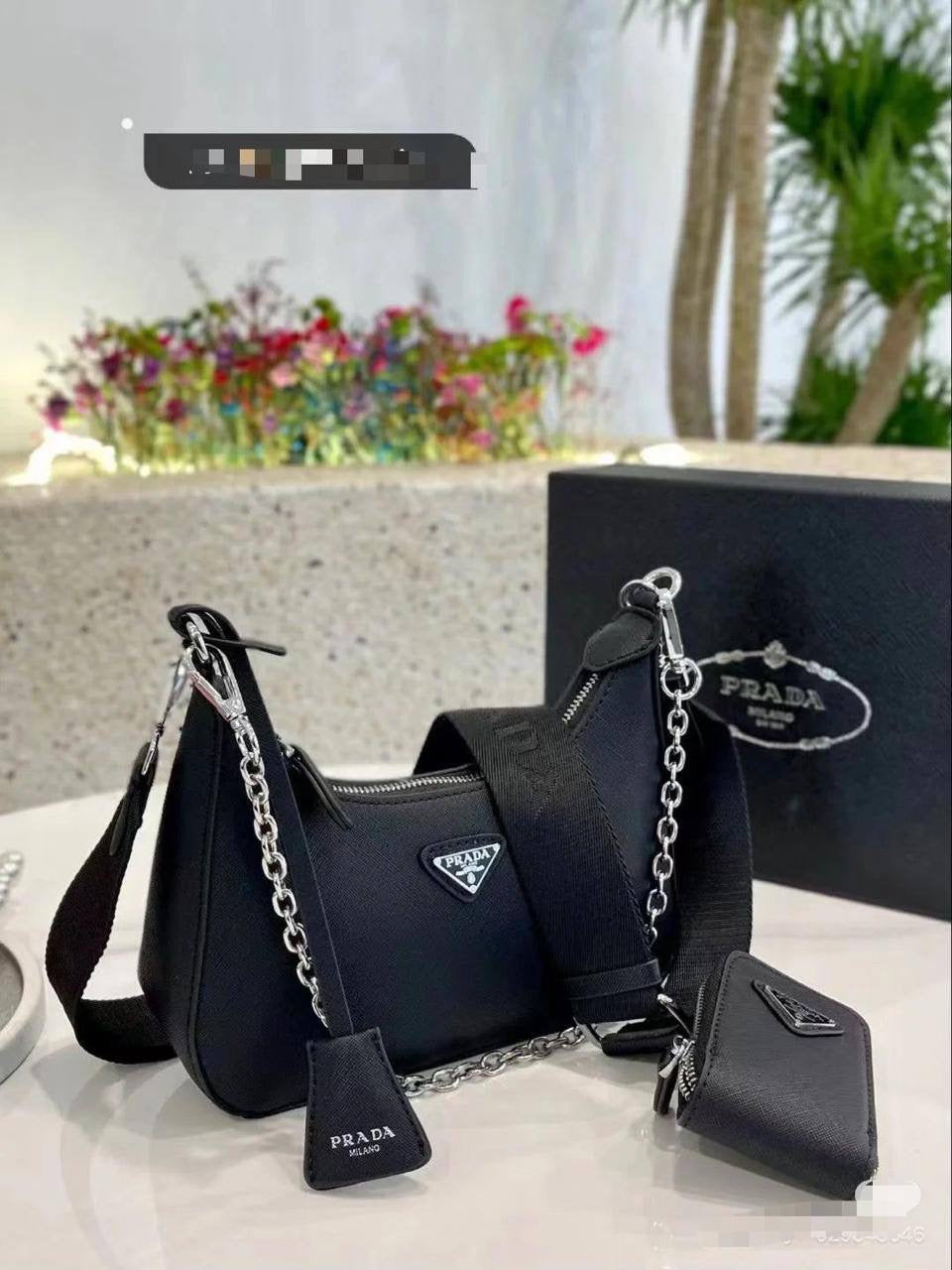 Prada 2 in 1
Size : 22.5 * 18 * 6 cm
95 dhs🇦🇪
with box🎁
Zain115
♥️♥️♥️