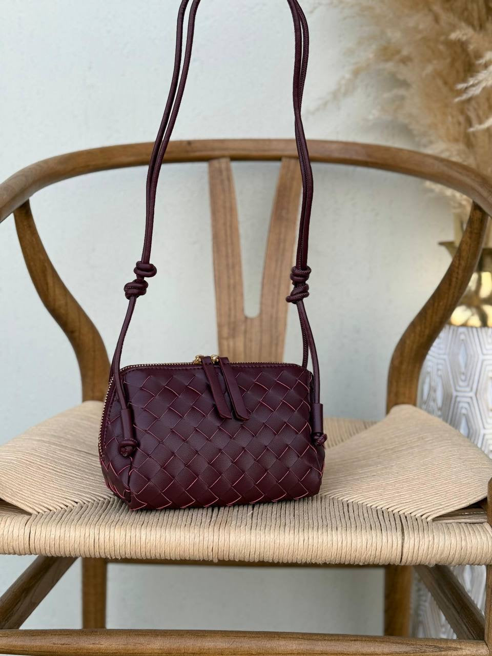 Available again✨✨✨
BOTTEGA VENETA
18cm
330 dhs🇦🇪
Top quality 
With box🎁
Zain167
♥️♥️♥️