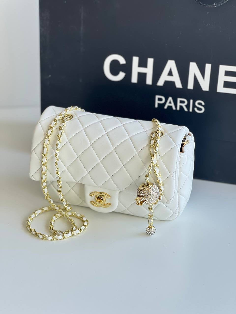 Chanel
Good Quality bag 
with box 
🎁🎁🎁
120 dhs🇦🇪
Zain117
♥️♥️♥️