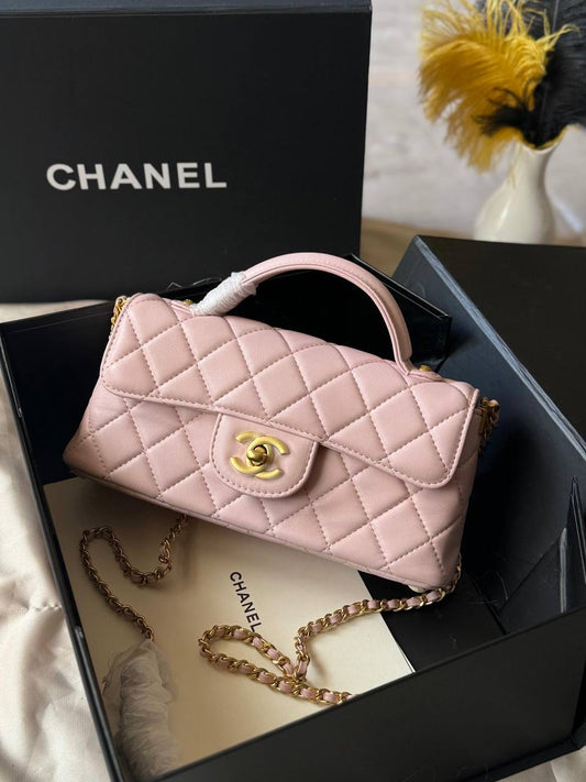 CHANEL
23cm
340 dhs🇦🇪
Top quality 
With box🎁
Zain167
♥️♥️♥️