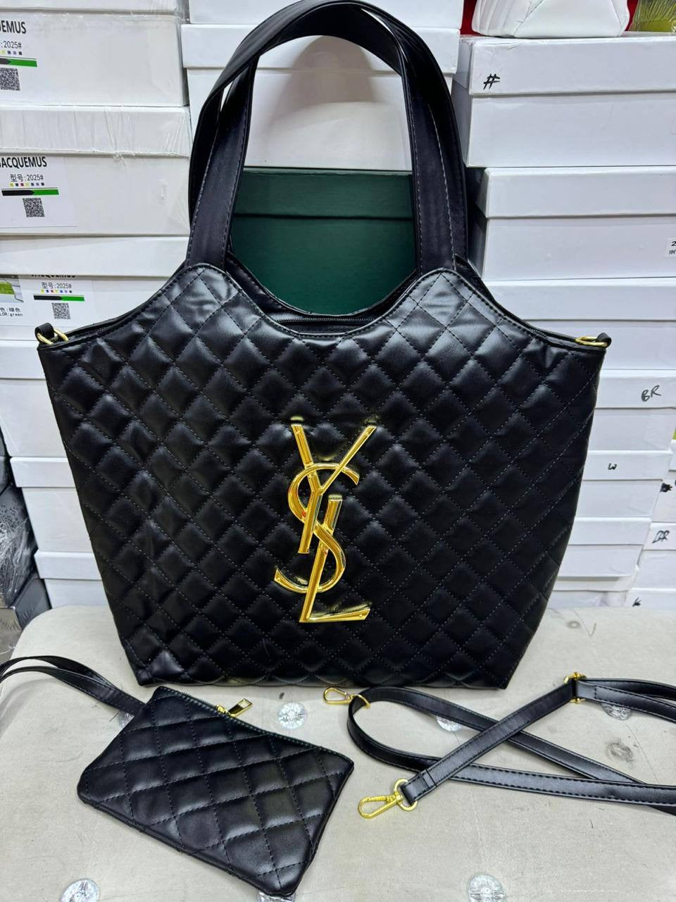 YSL ICARE
High  quality
Size :43 * 37 *10 cm
80 dhs🇦🇪
Zain27
♥️♥️♥️
