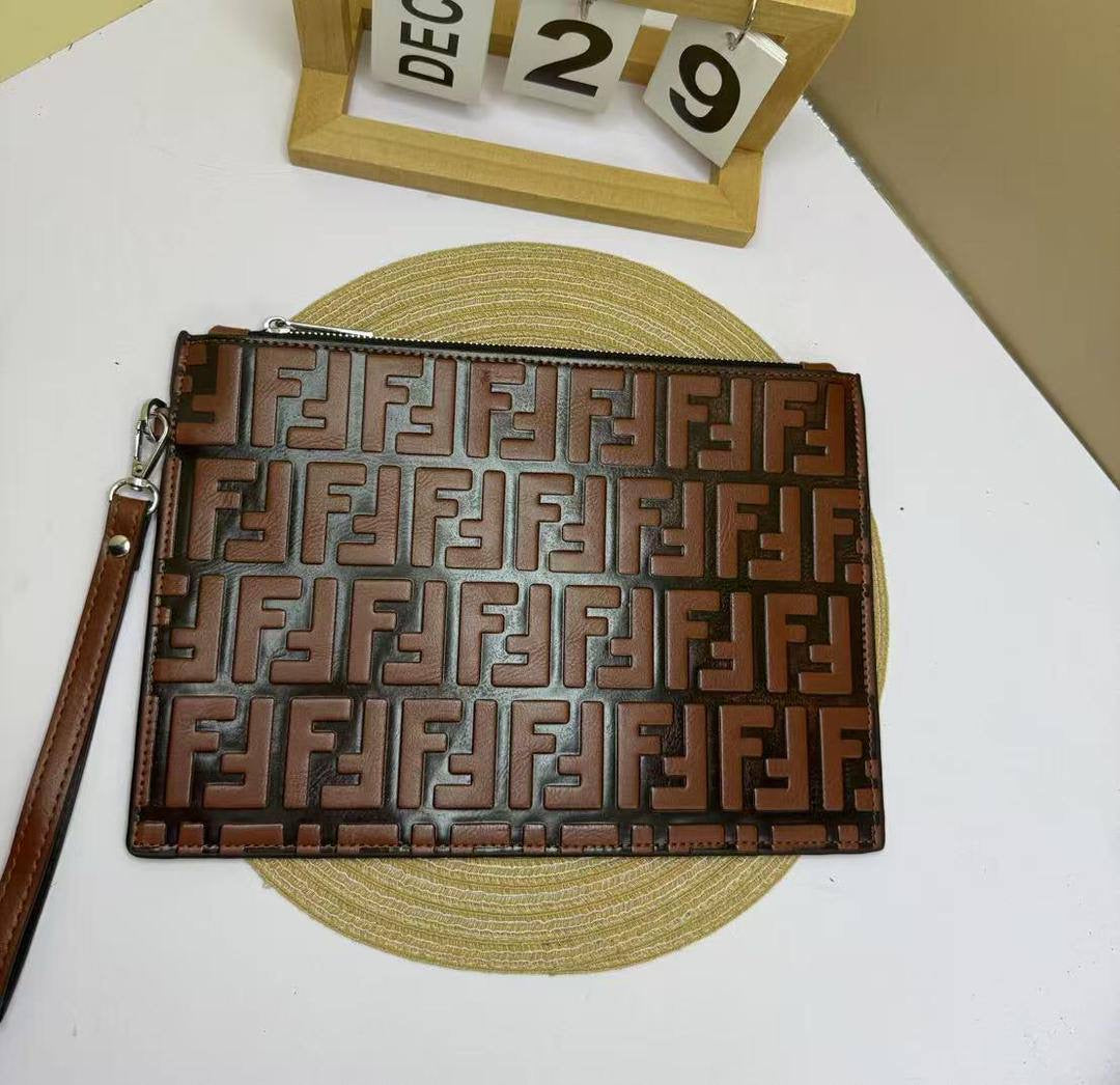 Clutch
65 dhs🇦🇪
with box
🎁🎁🎁
size 29×20cm
Zain213
♥️♥️♥️