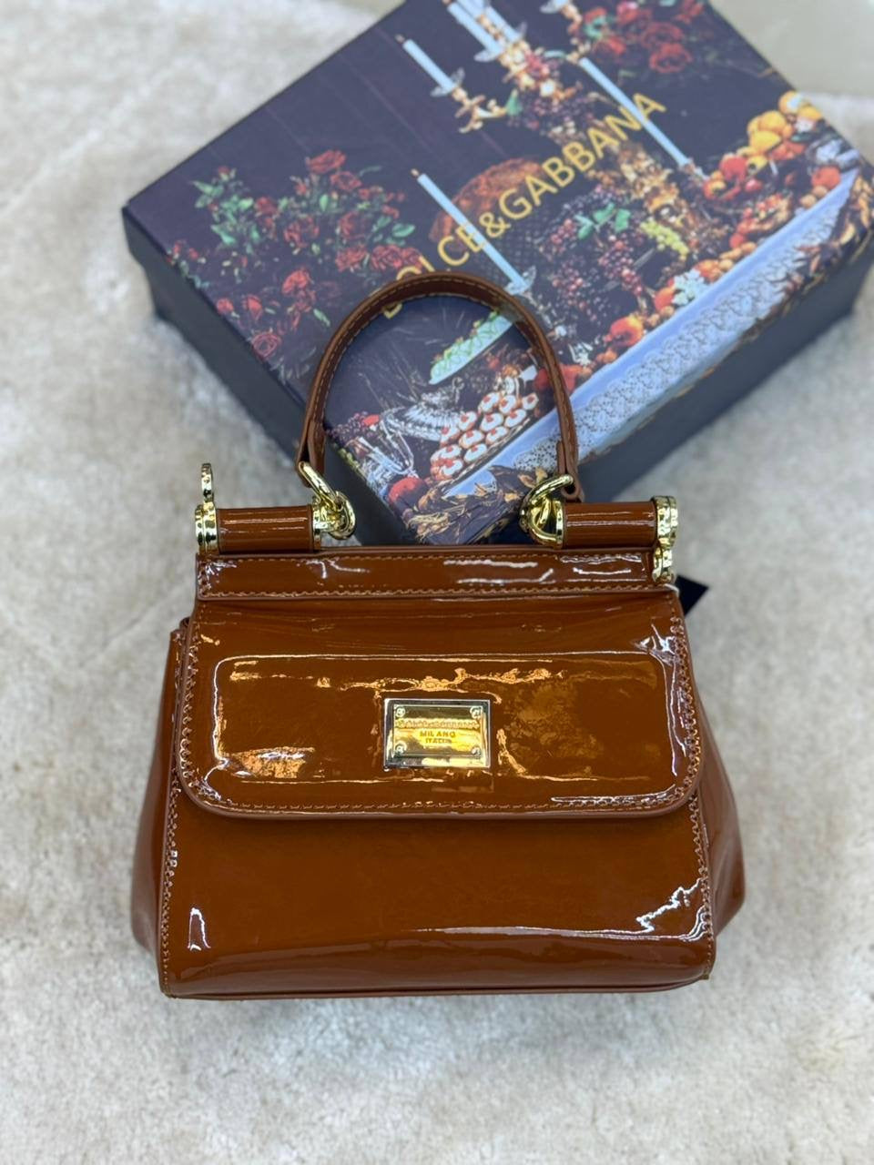 D&G
GOOD QUALITY 
100 dhs🇦🇪
WITH BOX 
🎁🎁🎁
Zain28
♥️♥️♥️