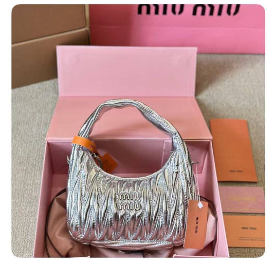 Miu Miu 
Master 
250 dhs🇦🇪
Zain141
♥️♥️♥️