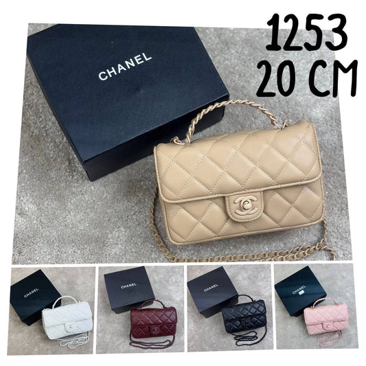 CHANEL 
GOOD QUALITY 
90 dhs🇦🇪
WITH BOX 
🎁🎁🎁
Zain28
♥️♥️♥️