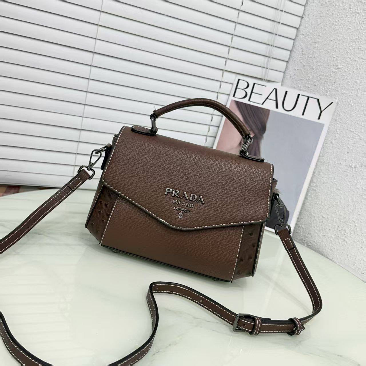 Prada 
Good Quality 
95 dhs🇦🇪
Zain250
♥️♥️♥️