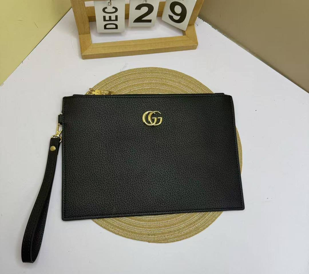 Clutch
65 dhs🇦🇪
with box
🎁🎁🎁
size 29×20cm
Zain213
♥️♥️♥️