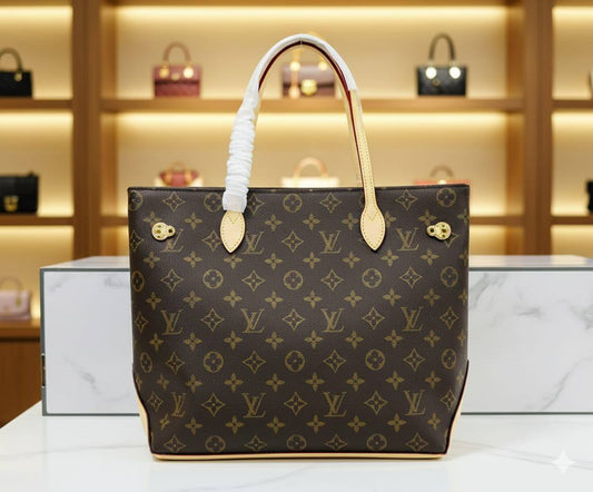 LV
Good quality 
with box 
🎁🎁🎁
95 dhs🇦🇪
Zain186
♥️♥️♥️