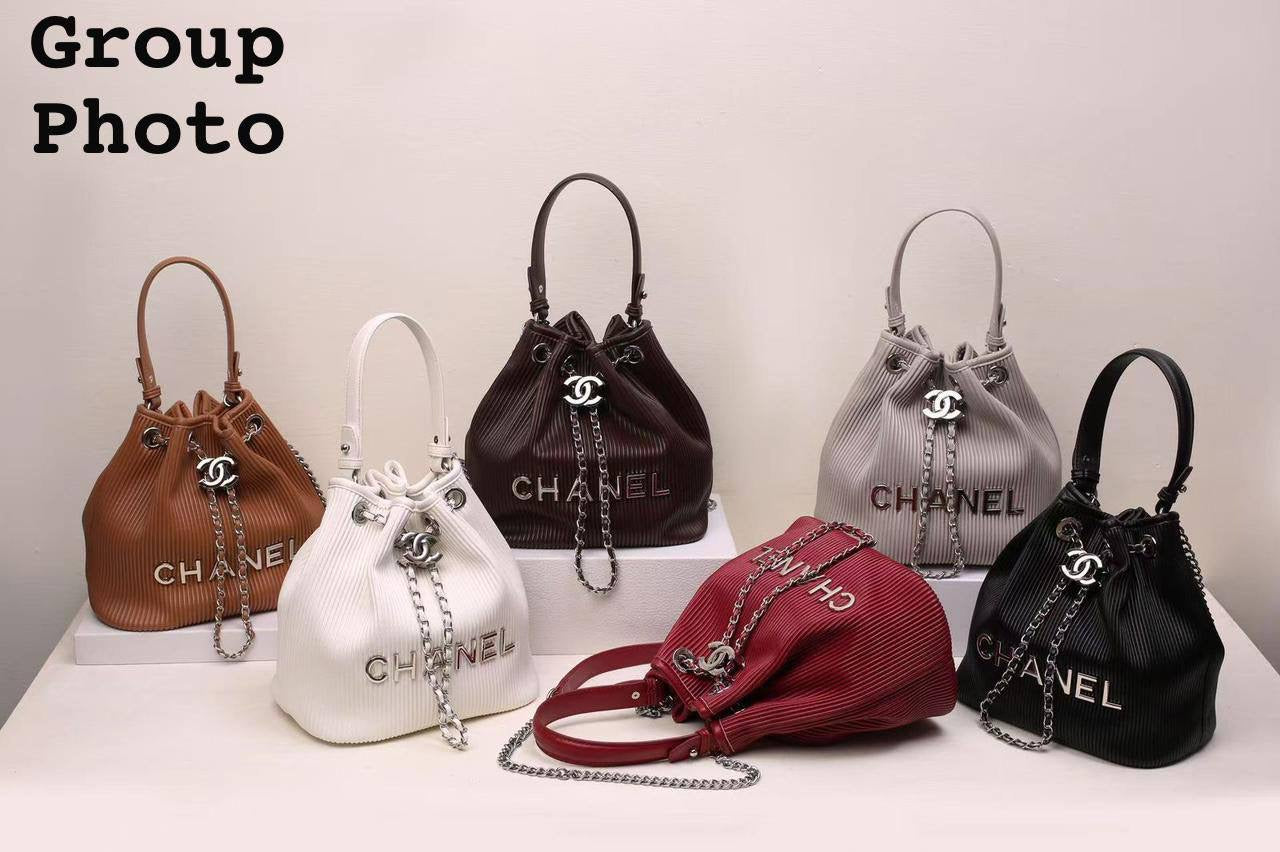 Chanel ʙᴜᴄᴋᴇᴛ ʙᴀɢ
 ʜᴀɴᴅʟᴇ/ ʟᴏɴɢᴄʜᴀɪɴ
sɪʟᴠᴇʀ ʜᴀʀᴅᴡᴀʀᴇ 
ᴡɪᴛʜᴏᴜᴛ ʙᴏx
sᴏғᴛ ʟᴇᴀᴛʜᴇʀ 
sɪᴢᴇ:23ᴄᴍ
100 dhs🇦🇪
Zain56
♥️♥️♥️