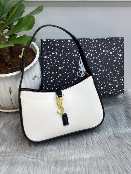 YSL 
SIZE  ………  25 CM 
95 dhs🇦🇪
with BOX
🎁🎁🎁
Zain244
♥️♥️♥️