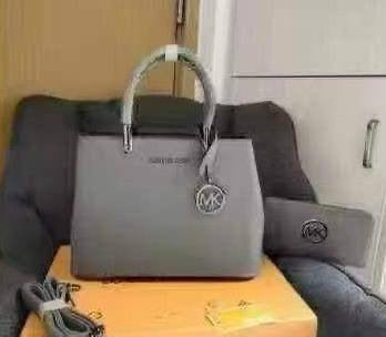 MK 2in1
110 dhs🇦🇪
with box
🎁🎁🎁
Zain143
♥️♥️♥️
