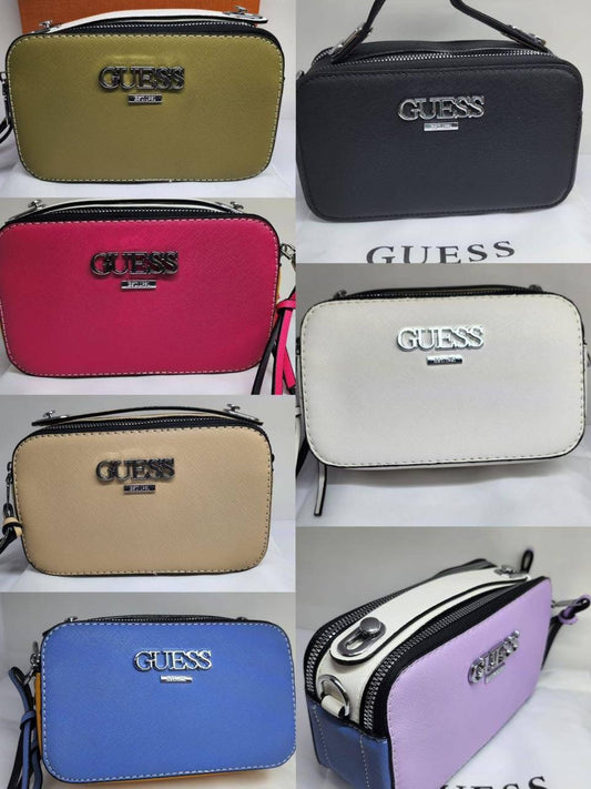 Guess 
Size : 19 * 11 * 7 cm
60 dhs🇦🇪
with box
🎁🎁🎁
Zain115
♥️♥️♥️