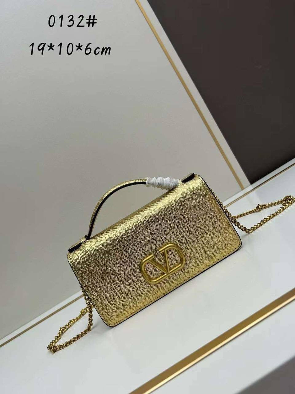 VALENTINO 
100 dhs🇦🇪
with box
🎁🎁🎁
Zain90
♥️♥️♥️