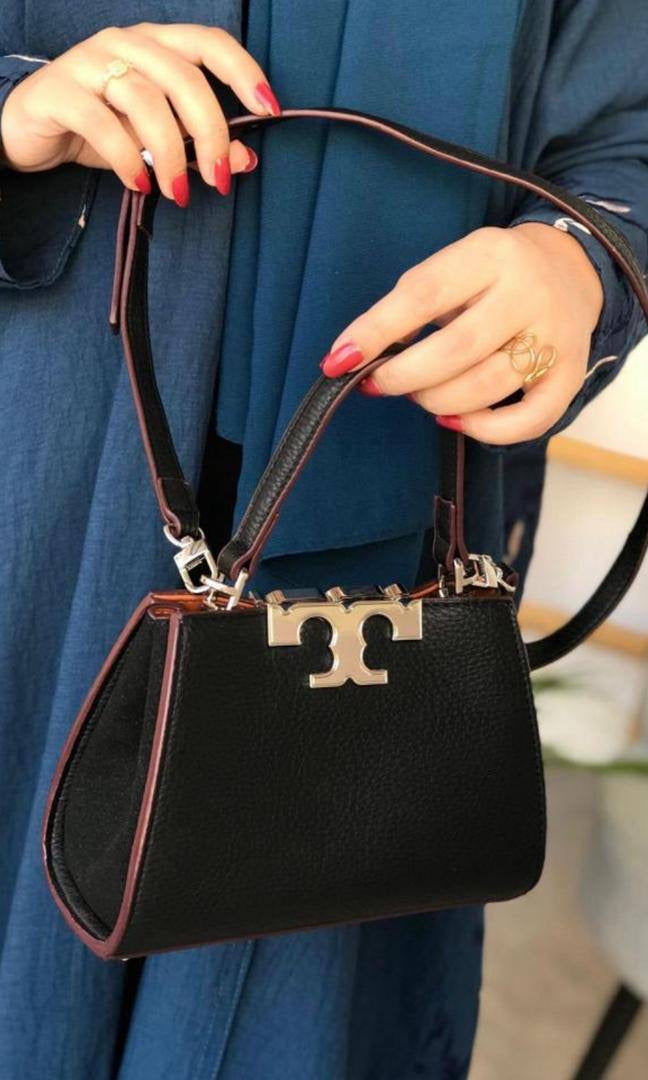 Tory Burch
95 dhs🇦🇪
size:22cm
Good quality 
with box
🎁🎁🎁
Zain35
♥️♥️♥️