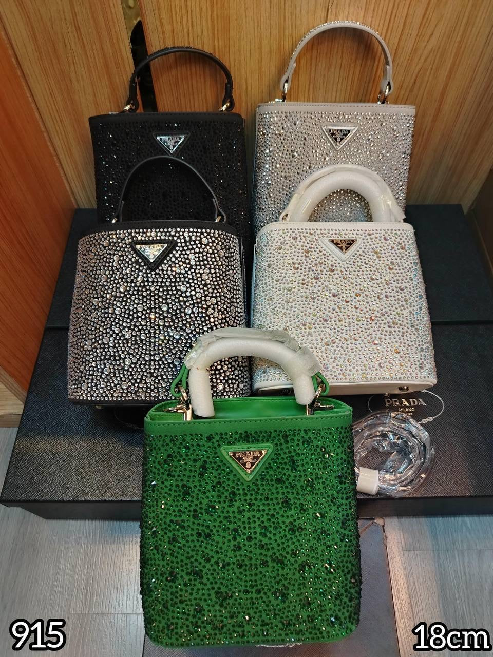 Valentino / Prada stone 
good quality 
with box 
🎁🎁🎁
100 dhs🇦🇪
Zain107
♥️♥️♥️