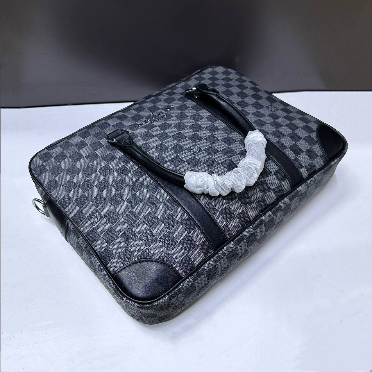 LV
LAPTOP BAG 
GOOD QUALITY 
OFFER 
85 dhs🇦🇪
Zain39
♥️♥️♥️