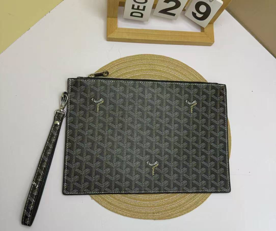 Clutch
65 dhs🇦🇪
with box
🎁🎁🎁
size 29×20cm
Zain213
♥️♥️♥️