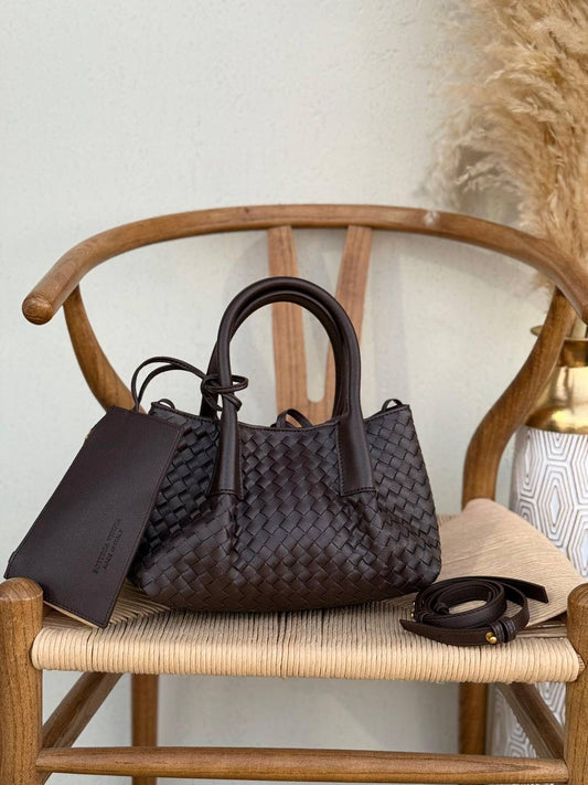 New Collection✨✨✨
BOTTEGA VENETA
25cm
350 dhs🇦🇪
Top quality 
With box🎁
Zain167
♥️♥️♥️
