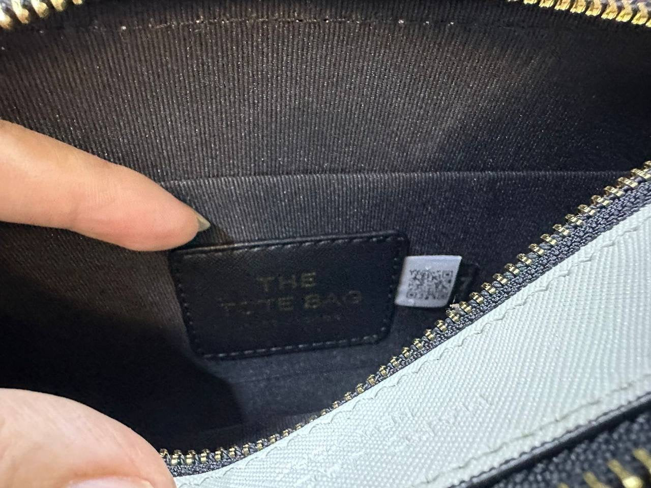 MARC JACOBS 
NEW CAME GOOD QUALITY 
WITH BOX 
🎁🎁🎁
80 dhs🇦🇪
Zain39
♥️♥️♥️