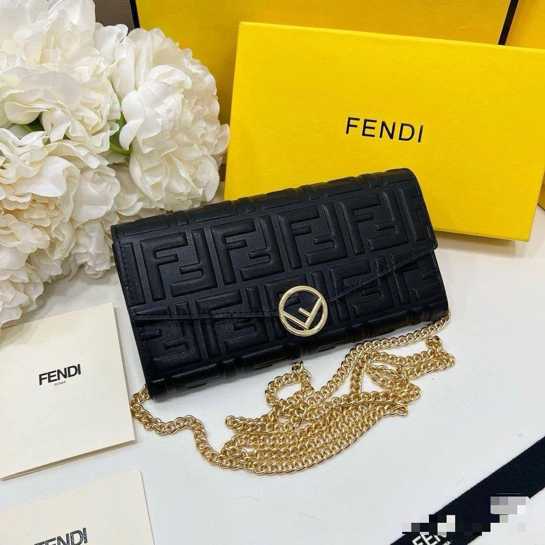Fendi Fis
Size : 23 * 14 cm
80 dhs🇦🇪
with box
🎁🎁🎁
Zain115
♥️♥️♥️