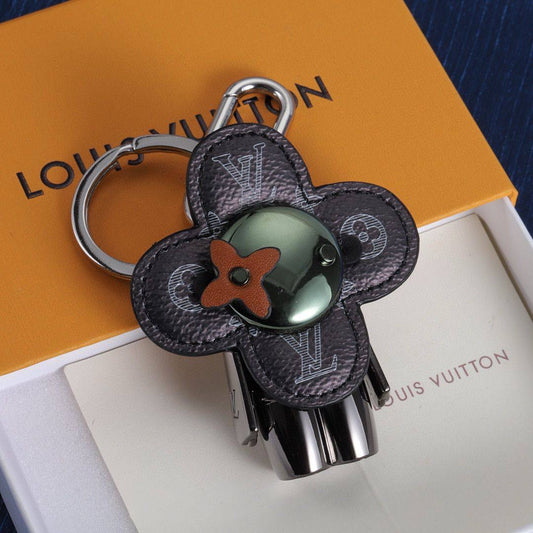 Lv Keychain & BAG 
charm with 
110 dhs🇦🇪
GOOD Box And Paper Bag🎁
Zain89
♥️♥️♥️