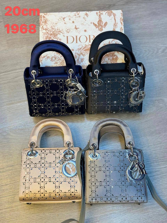 Dior
with box
🎁🎁🎁
110 dhs🇦🇪
good quality
Zain107
♥️♥️♥️