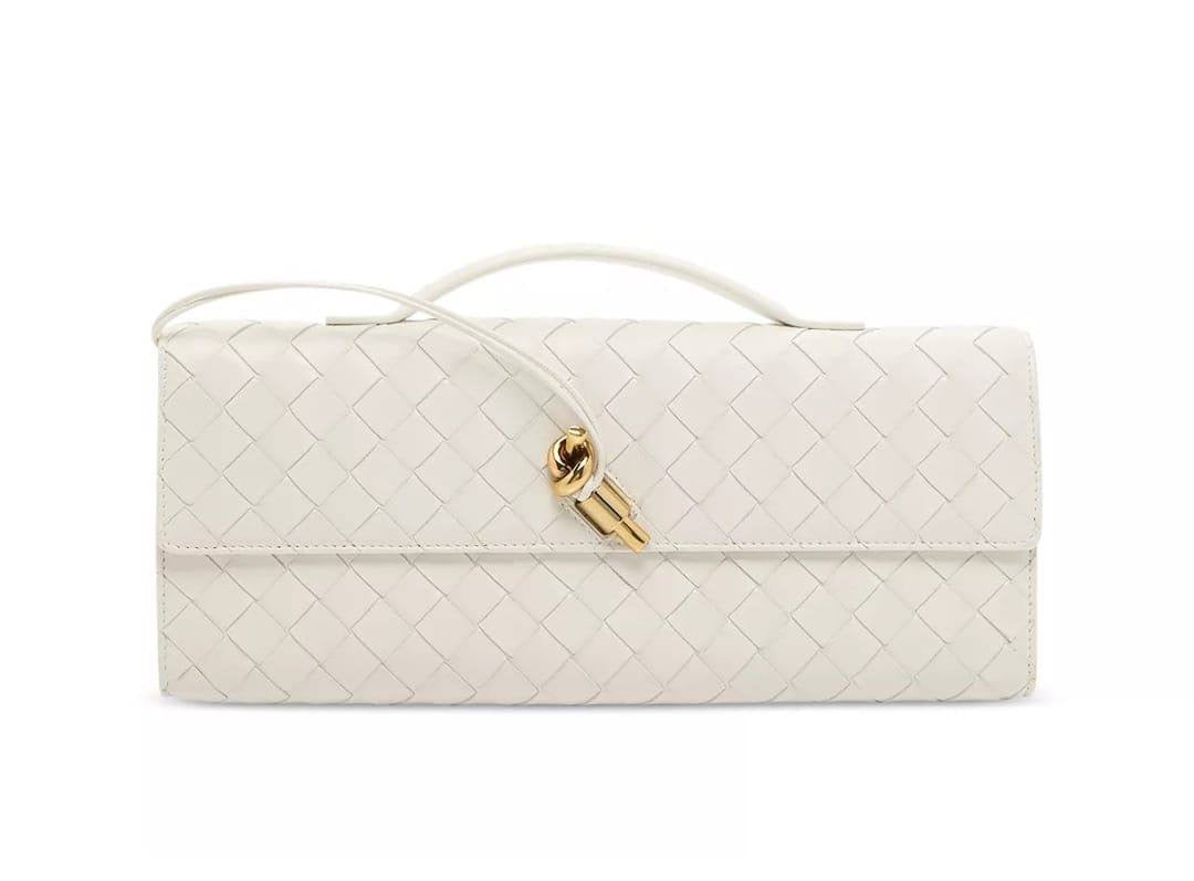 BOTTEGA
SIZE: 31*4*13cm
100 dhs🇦🇪
with box
🎁🎁🎁
Zain254
♥️♥️♥️