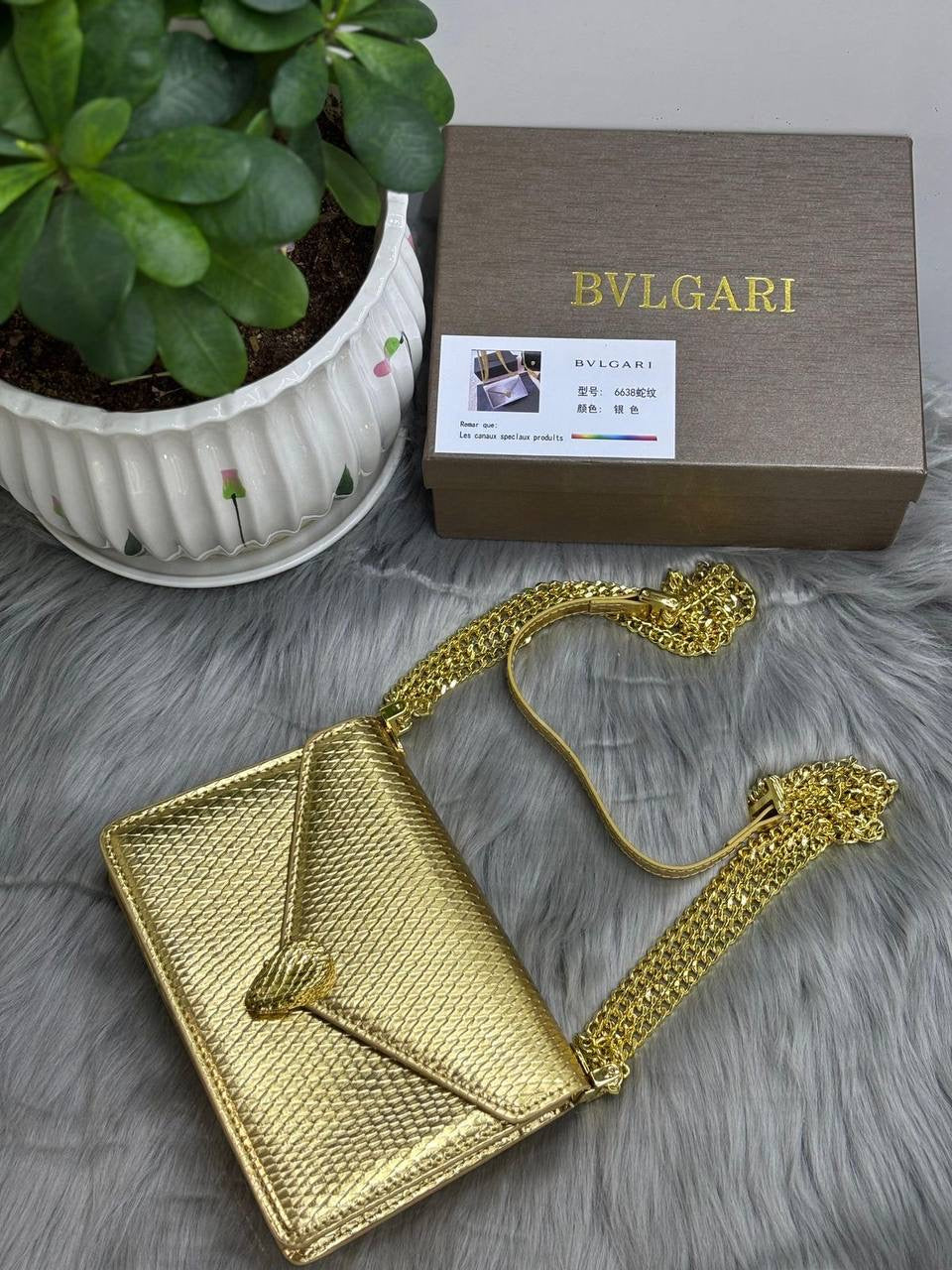 BVLGARI
SIZE  ………19CM 
105 dhs🇦🇪
With  BOX
🎁🎁🎁
Zain244
♥️♥️♥️