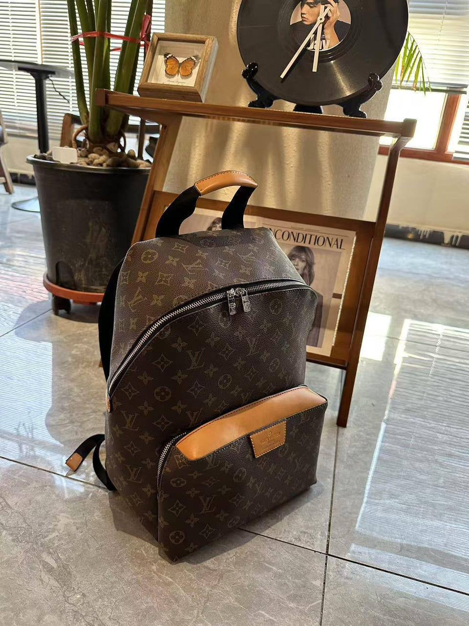 LV Backbag
38*31*20cm
100 dhs🇦🇪
Zain17
♥️♥️♥️