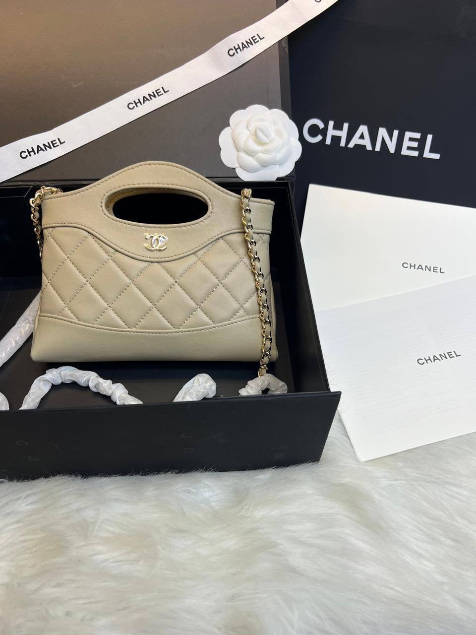 CHANEL 💕💕✨
Super master quality 🔥🔥
Available ✨💕💕
With full packing 📦🎀
For Price 👇 WTSP Text Zain 0568585901
Zain252
♥️♥️♥️