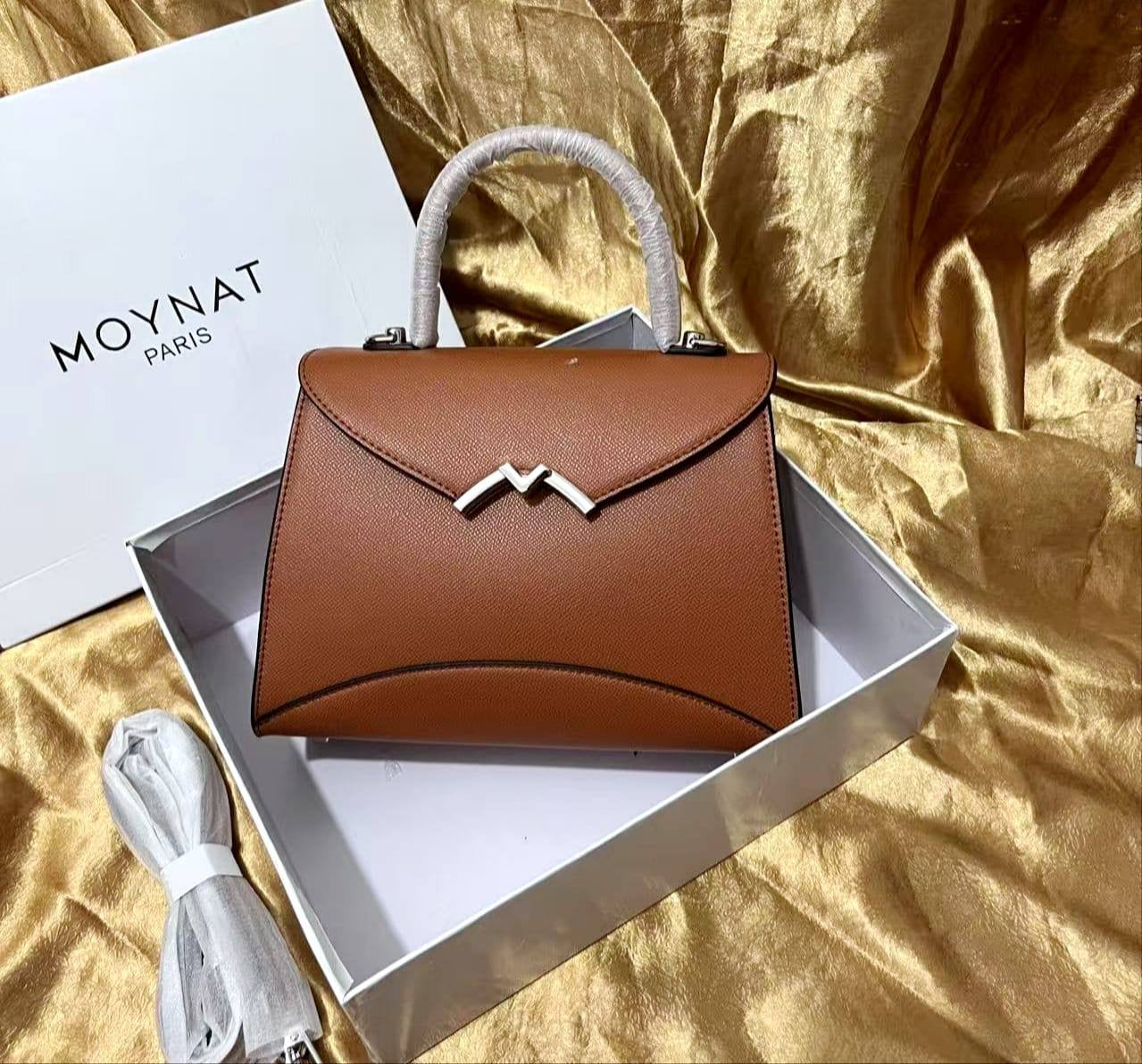 MOYNAT Paris
110 dhs🇦🇪
with box
🎁🎁🎁
size 25cm
Zain26
♥️♥️♥️
