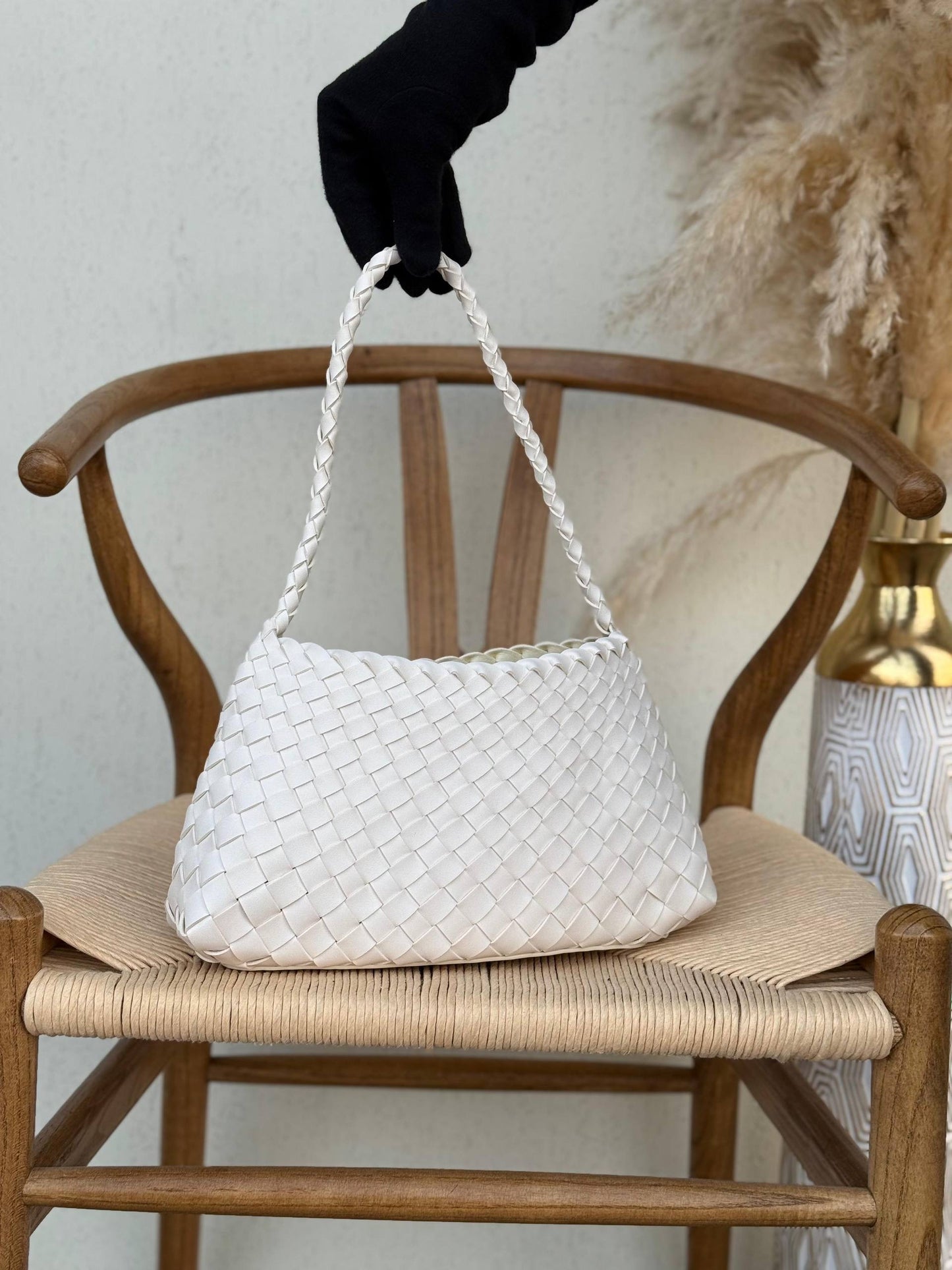 New collection✨✨✨
BOTTEGA VENETA
30cm
350 dhs🇦🇪
Top quality 
With box🎁
Zain167
♥️♥️♥️