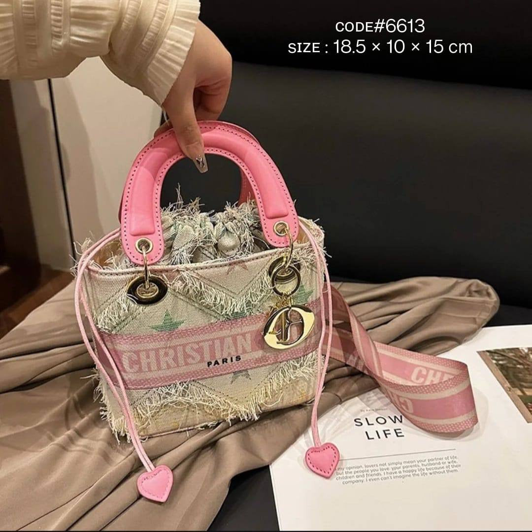 CHRISTIAN LADY DIOR
ᴅᴇɴɪᴍ ᴊᴇᴀɴ's ᴄʀᴏssʙᴀɢ
sɪᴢᴇ :18.5 cm
75 dhs🇦🇪
Zain31
♥️♥️♥️