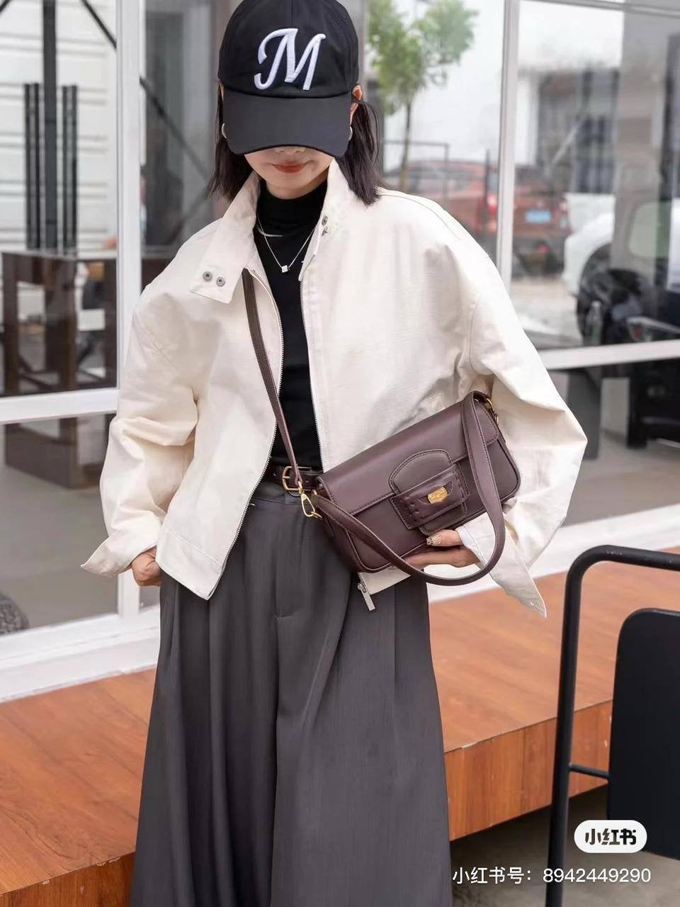 MIU MIU
23*13.5*5cm
With box 
🎁🎁🎁
90 dhs🇦🇪
Zain17
♥️♥️♥️