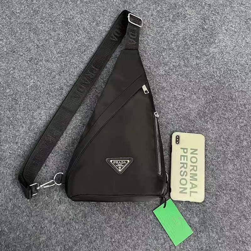 Prada
36*22* 7 cm
50 dhs🇦🇪
Zain17
♥️♥️♥️