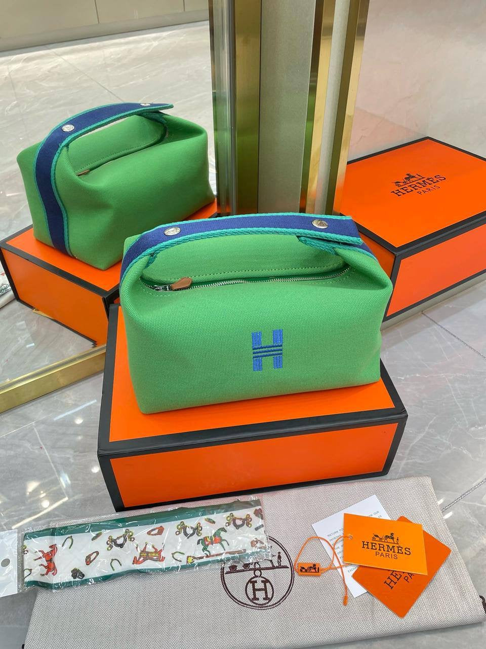 HERMES                                                               Bride à brac clutch bag                                     Master quality         
350 dhs🇦🇪
Zain179
♥️♥️♥️