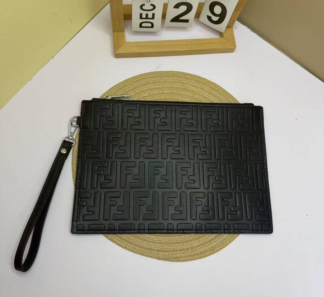 Clutch
65 dhs🇦🇪
with box
🎁🎁🎁
size 29×20cm
Zain213
♥️♥️♥️