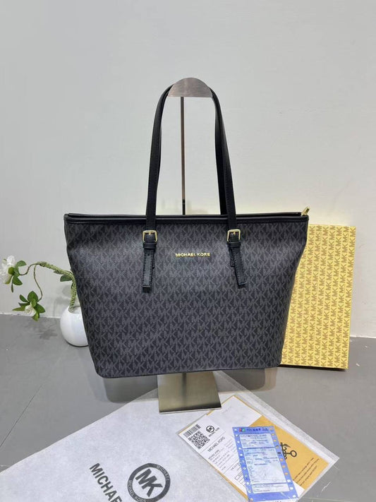 MK Tote bag 
with box 
🎁🎁🎁
75 dhs🇦🇪
Zain173
♥️♥️♥️
