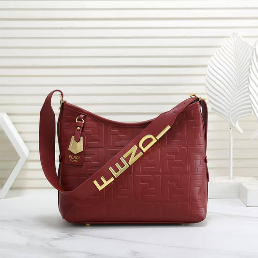 New arrived 
Fendi 
120 dhs🇦🇪
size 32cm
Zain161
♥️♥️♥️