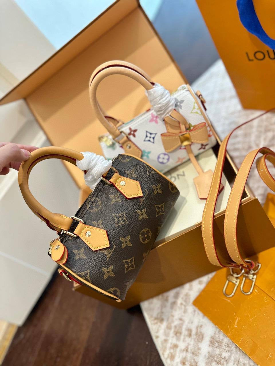 LV
20 cm
With box
🎁🎁🎁
75 dhs🇦🇪
Zain17
♥️♥️♥️